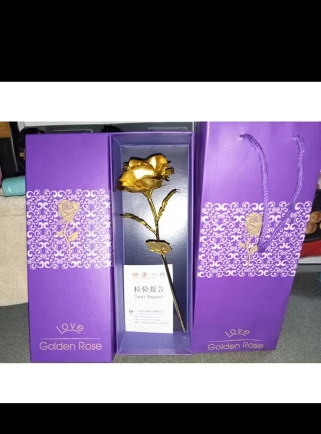 กุหลาบทอง ของขวัญแทนใจ