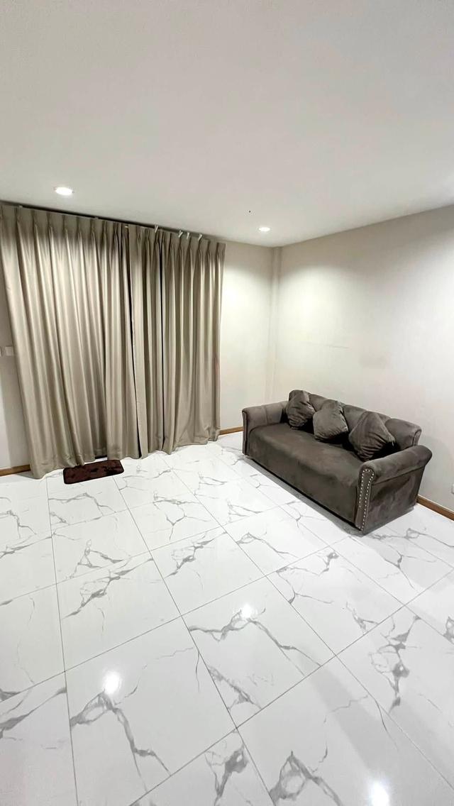 ให้เช่าบ้านทาวน์โฮม 3 ชั้น หมู่บ้านโครงการ สิริเฮ้าท์ รัชดา 18 SIRIHOUSE (หลังมุม)ใจกลางรัชดา-ลาดพร้าว 5