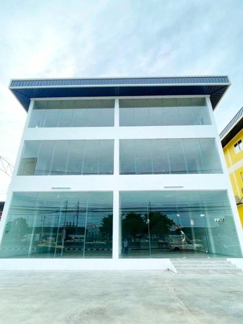 เดอะพาซิโอ พาร์ค 1.4 กม. ให้เช่าสำนักงาน 3 ชั้น 30 ตร.วา. 360 ตร.ม. คุณพ้ง พร้อมลานจอดรถกว้าง 3 นอน 3 น้ำ ถ.พุทธมณฑลสาย  1