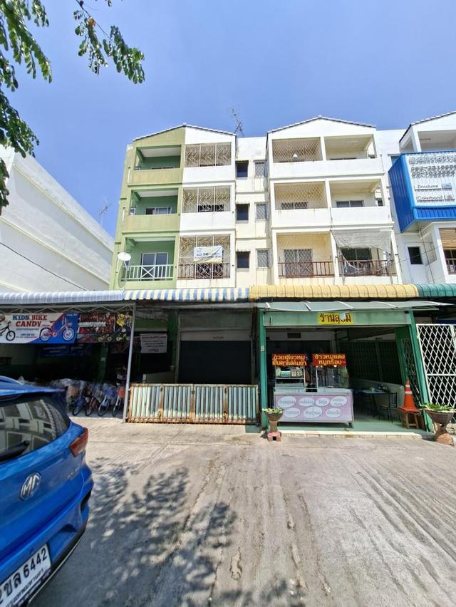 ขายอาคารพาณิชย์ 4 ชั้น มีชั้นลอย เนื้อที่ 36 วา 199 ตร.ม. ติดถนนวัชรพล ใกล้แยกวัชรพล-เพิ่มสิน ย่านชุมชน จอดรถ 3 คัน เขตสายไหม กทม. 2