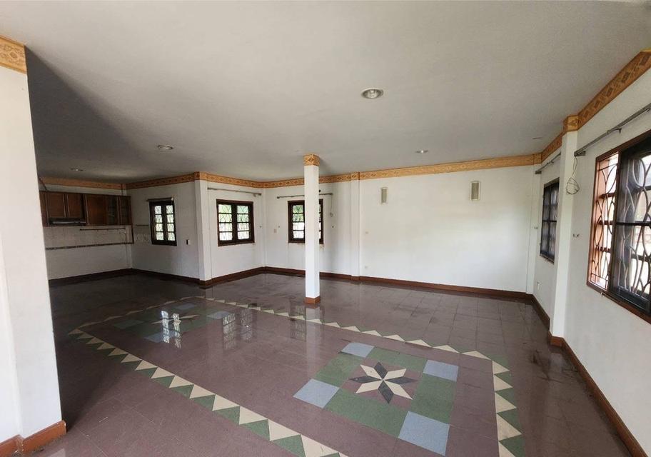 ขายบ้านเมืองเอก โครงการ 5 หน้าเป็นสนามกอล์ฟเมืองเอก หลังเป็นตลาดสัมมากร 2