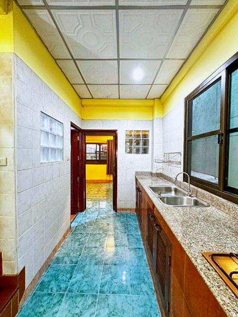 MRT ห้วยขวาง 1.1 กม. บิ๊กซี รัชดา 1 กม. บ้านให้เช่าสองชั้นครึ่ง ฟังก์ชัน 2 นอน 2 น้ำ MRT สุทธิสาร 700 ม. 25 ตร.ว 5