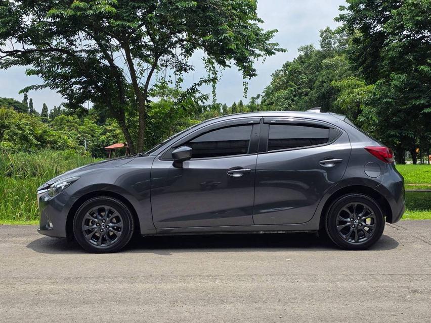 Mazda 2 1.3 High ปี 2017 สีเทาราคา 249,000 บาทฟรีดาวน์ ผ่อน 5,100 บ/ด 6ปี รูปย่อยที่ 2