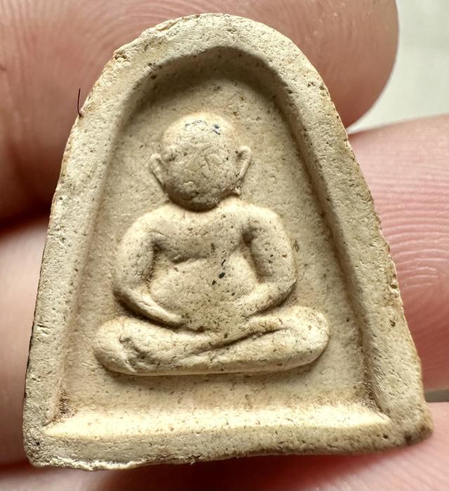 พระปิดตาพิมพ์หลังพระสังกัจจายน์ หลวงปู่เฮี้ยง วัดอรัญญิกาวาส(วัดป่า) ปี 2505 4