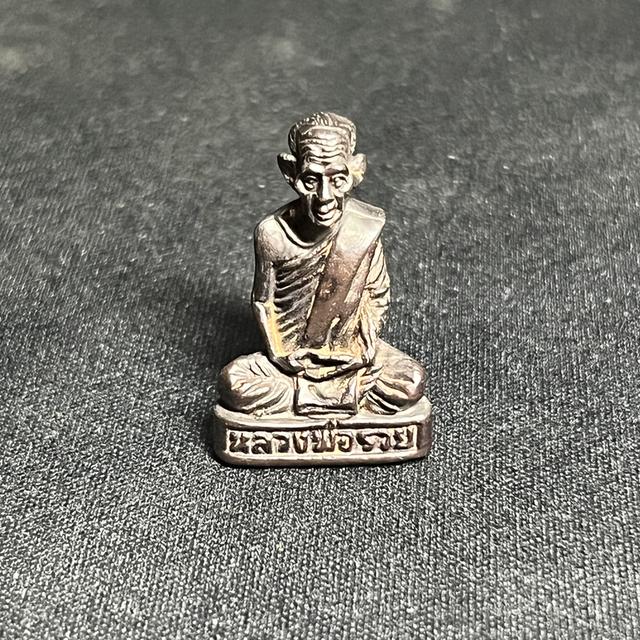 รูปหล่อหลวงพ่อรวย