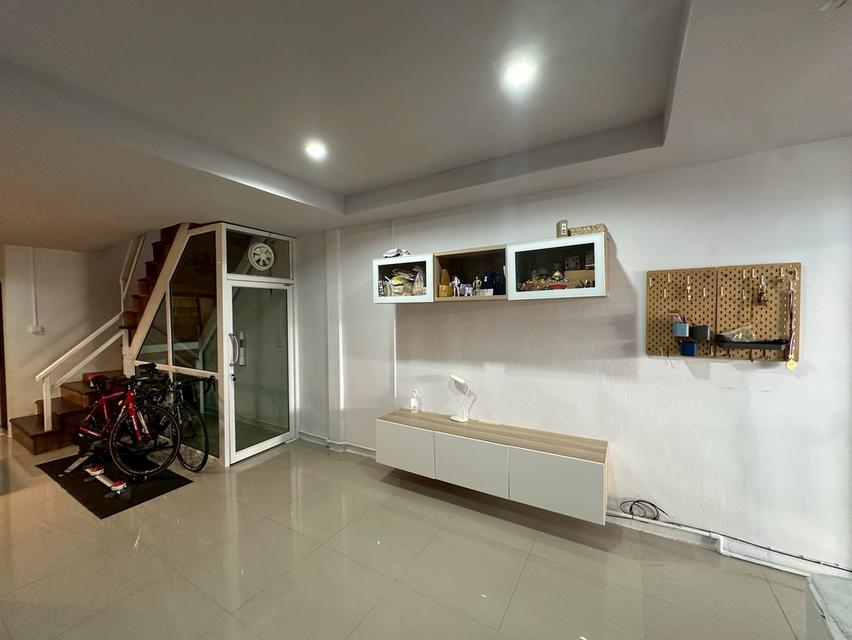 ทฮ รีโนเวทใหม่ ม.สินธร บางกะปิ 10