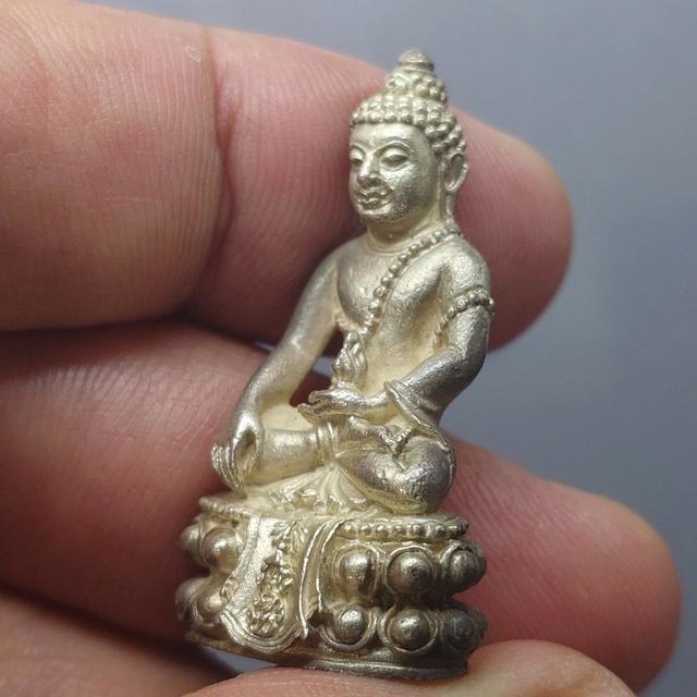 พระกริ่งคุ้มเกล้า หน้าไทย (ศิรากาศ) เนื้อเงิน หายาก พ.ศ.2522 สภาพสวย ผิวเดิมๆ รูปที่ 4