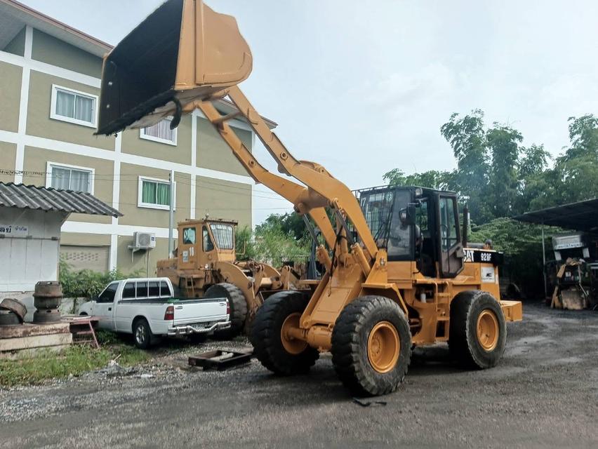 รถตัก Caterpillar 928F สีเหลือง