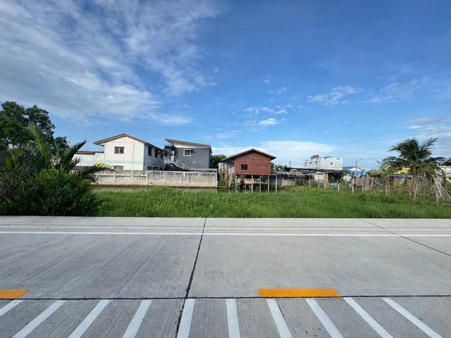 งบล้านต้น ๆ ได้ที่ดิน 55 ตร.ว. สำหรับปลูกบ้านเอง ติดถนนคอนกรีต ในชุมชนพระสมุทรเจดีย์ 1
