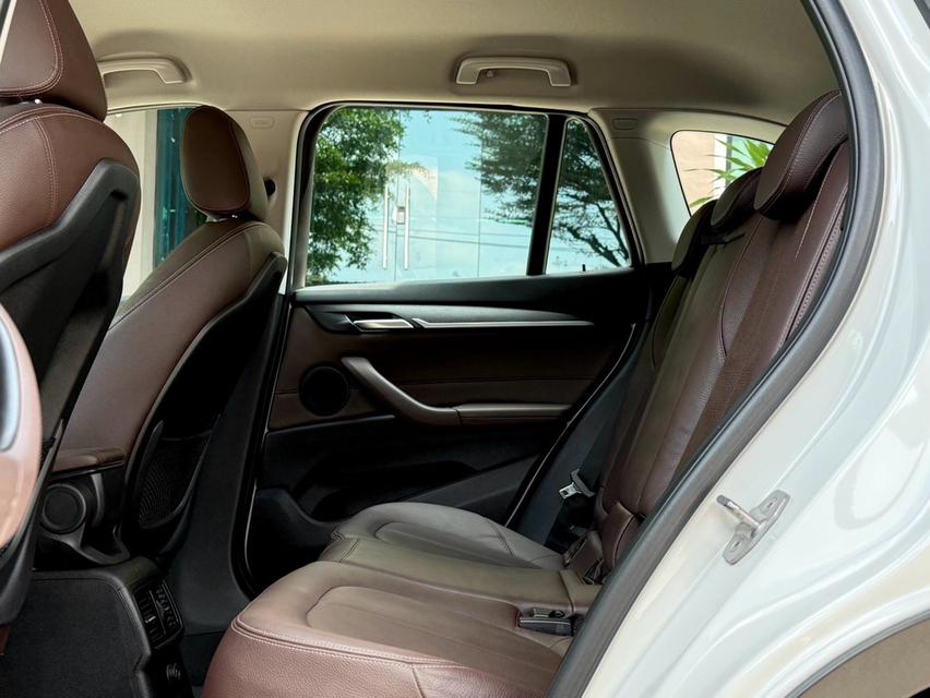 2018 BMW X1 F48  รถมือเดียวป้ายแดง รถวิ่งน้อยเพียง 70,000 กม  รถเข้าศูนย์ทุกระยะ รถไม่เคยมีอุบัติเหตุครับ รูปที่ 14