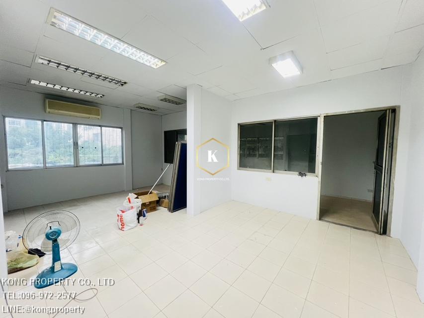 ให้เช่าโกดัง พระราม 9 ห้วยขวาง กรุงเทพ  1,634 ตร.ม พร้อมสำนักงาน 4