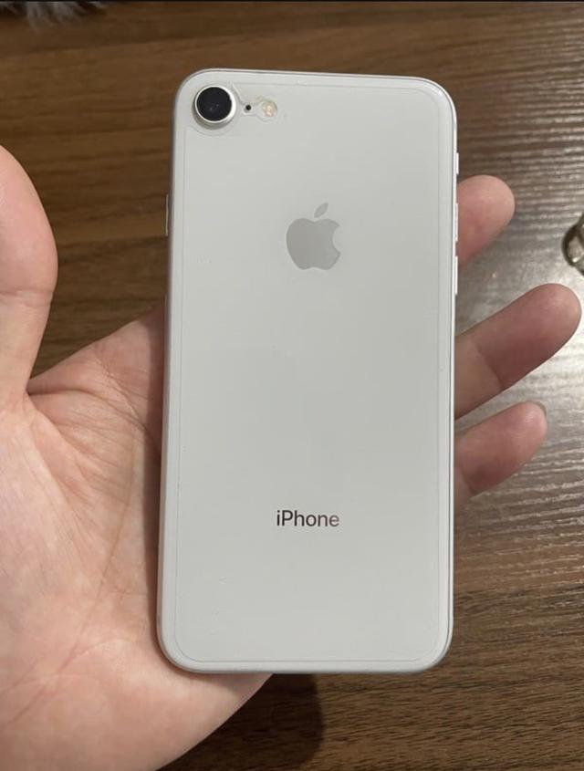 iPhone 8 สีขาว