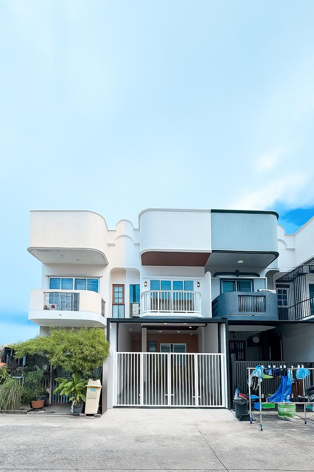 ทาวน์โฮมรีโนเวทใหม่ลาดพร้าว 71 รีโนเวท ใน 84 แมนชั่น ทำเลดี ใกล้ทางด่วน/ถนนหลัก และ MRT ลาดพร้าว 71 เพียง 900 เมตร  5