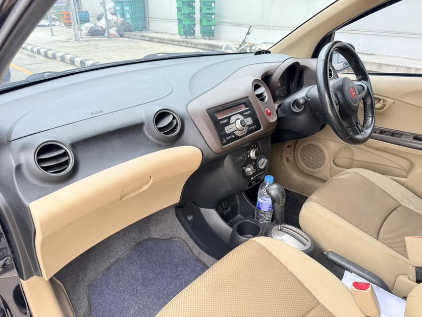 HONDA BRIO 1.2 V AIRBAG ABS AUTO ปี 2012เครื่องดี เกียร์ดี ช่วงล่างดี สีเต็มสวย ภายในสวยเบาะผ้า เบาะหลังพับได้ แอร์เย็ รูปที่ 5