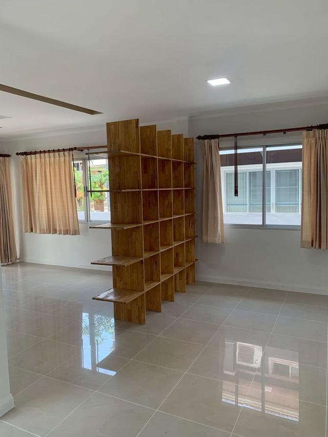 ขาย : บ้านเดี่ยว 2 ชั้น , เนื้อที่ 61.8 ตรว. เลขที่ 83/98 หมู่บ้านสัมมากร 2 ถนนสามวา 20  5