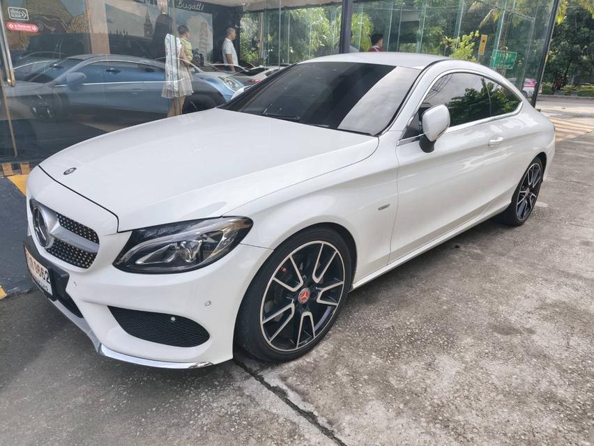 Mercedess-Benz C250 Coupe ปี 2016 สีขาว ใช้งานไม่เยอะ ออฟชั่นเต็มๆ ใครหาเตรียมด่วนราคาไม่ถึงล้าน