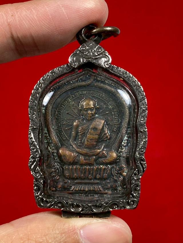 🔺เหรียญนั่งพาน หลวงปู่ทิม อิสริโก วัดละหารไร่ จังหวัดระยอง รุ่นฉลองอายุครบ 8 รอบ ปีพ.ศ. 2518