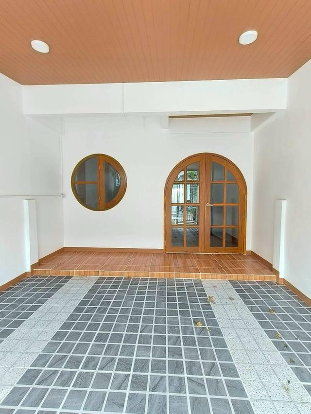 ทาวน์เฮาส์รีโนเวทใหม่ + เทอเรสวิวธรรมชาติ สวยครบในงบไม่ถึง 2 ล้าน! | ST-E 18