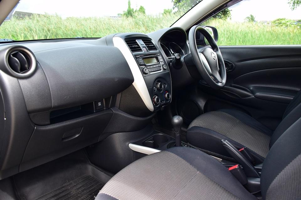 สภาพดีแบบนี้ /ผ่อนเพียง 33xx บาท / นิสสัน อัลเมร่า 1.2E ปี2015 ไมเนอร์เช้น /ออโต้ แอร์ฉ่ำๆ CD MP3 ABS AIRBAG รีโมท เซ็นเซอร์กันชนหลัง ประหยัดน้ำมันสุด 10