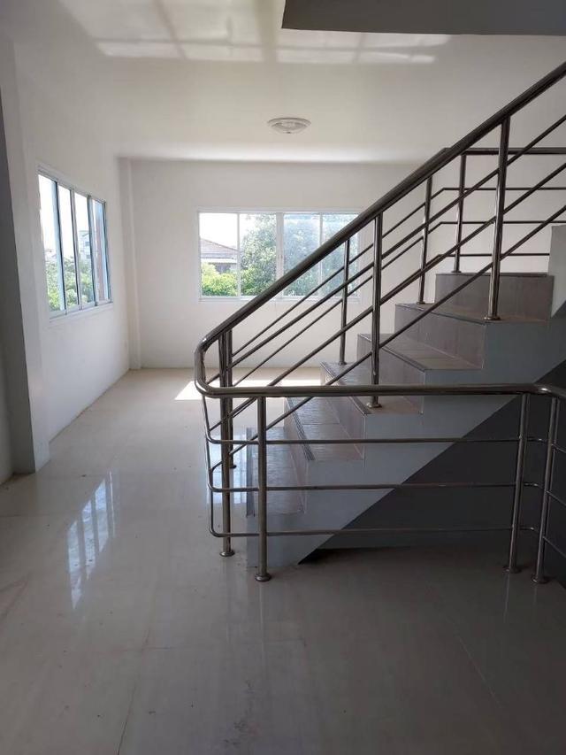 ขายอาคารพาณิชย์ 3 ชั้น 2 คูหา ติดถนน ทำเลดีมาก ใจกลางเมืองเทศบาล อำเภอธาตุพนม ถูกสุดในย่านนี้ เจ้าของขายเอง 6