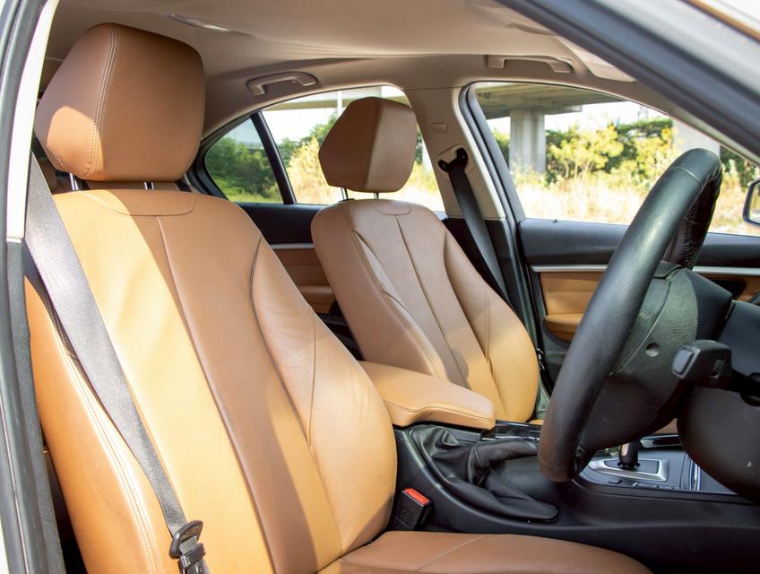 BMW 320i 2.0 LUXURY ปี 2017 9
