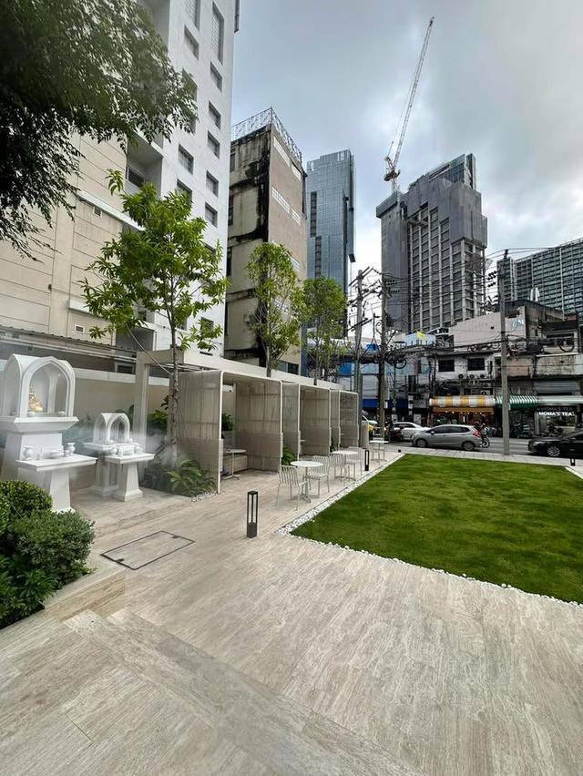 ”The Strand Thong Lor” is an ultra luxury condominium which located at the front of Soi Thong Lor just  1 minute walk to BTS Thong Lor Station . 8