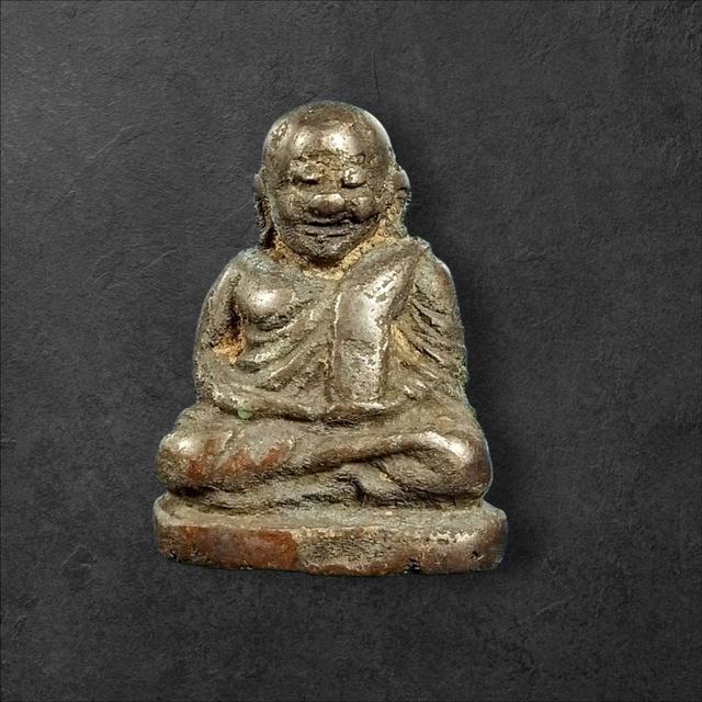 พระรูปหล่อหลวงพ่อเงินพิมพ์นิยมรุ่นแรกเนื้อผสมแก่เงินพิมพ์นิยม