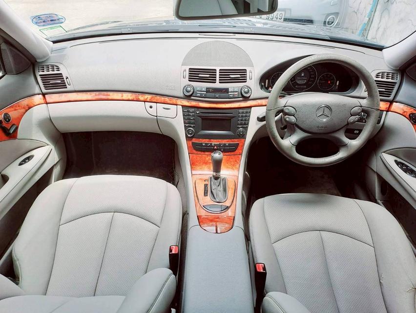 BENZ  E200  W211 NGT โรงงาน ปี 2009  รถสภาพสวยเดิมๆไม่มีอุบัติเหตุ ติดแก๊สจากโรงงาน 15