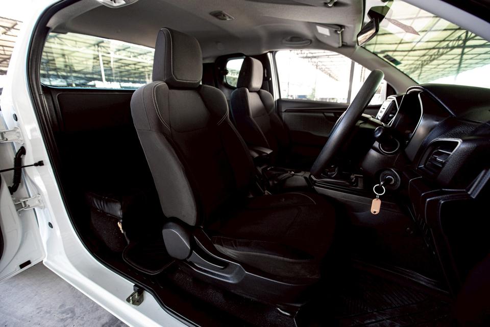 Isuzu D-Max Space Cab 1.9 DDi S ปี 2020 สีขาว มือเดียวป้ายแดง 13