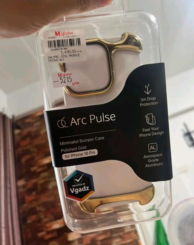 เคสมือถือ IPHONE 16Pro สีทอง มือ1