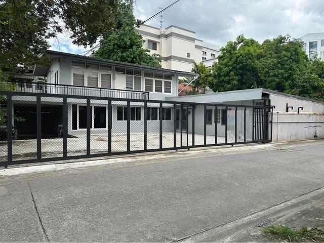 ขายที่ดินพร้อมสิ่งปลูกสร้าง 77 ตรว. สุขุมวิท 71 เข้าได้ทั้งซอย ปรีดีย์ 26 และ ปรีดีย์พนมยงค์ 42 ใกล้ BTS พระโขนง 11