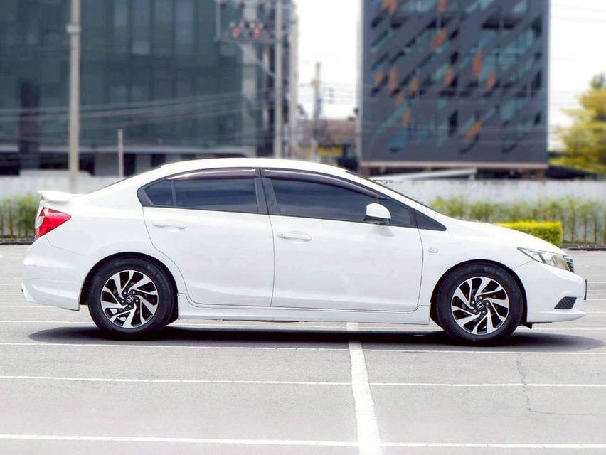 Honda Civic FB 1.8 S เกียร์ Auto สีขาว ปี 2013 4