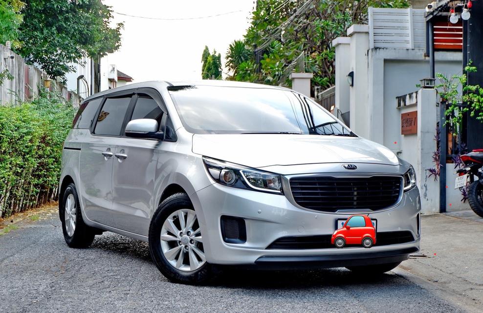 KIA GRAND CARNIVAL 2.2 LX ปี 2015  การันตีไมล์แท้ 58,xxx KM.