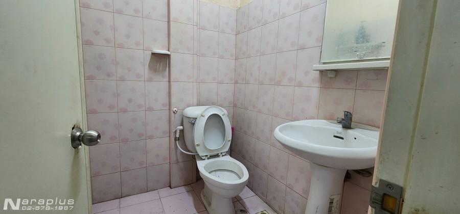 69030200 : ขายทาวน์เฮ้าส์ 2 ชั้นหลังมุม 2 หลังติด พร้อมต่อเติมหน้าบ้าน เนื้อที่หลังละ 15 ตารางวา รวม 30 ตารางวา ถนนเอกชัย 30 จอมทอง กรุงเทพฯ ทำเลดี เด 12