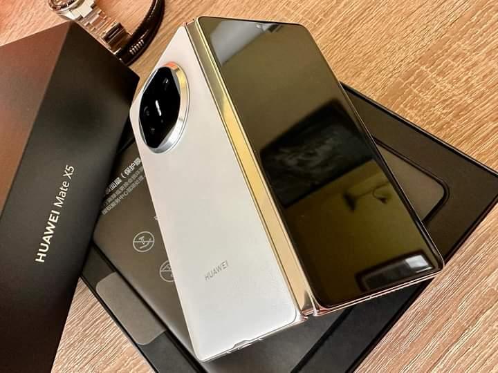 Huawei Mate X5 4