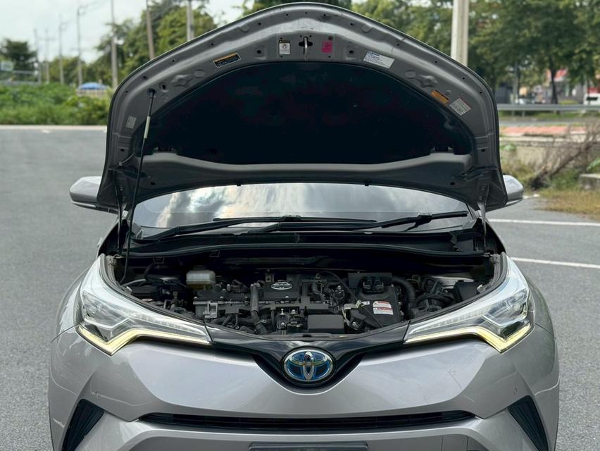 Toyota C-HR Hybrid HV TOP ปี 2018 สีเทา ออโต้ สภาพเยี่ยม ป้ายแดง มือเดียว