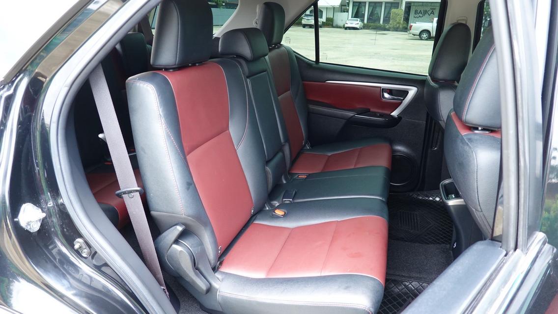 Toyota Fortuner 2.8 TRD Sportivo 2WD 2018 สีดำ 11