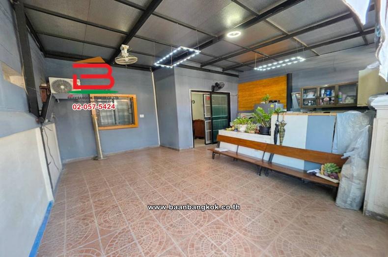 ทาวน์เฮาส์ ชั้นเดียว เนื้อที่ 21 ตร.ว. หมู่บ้านเคหะธานี 3 ซอยนวมินทร์ 74 แยก 3-8-8 ถนนนวมินทร์ แขวงรามอินทรา เขตคันนายาว 3