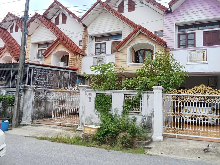 บ้านทาวน์เฮ้าส์ 3 ห้องนอน 2 ห้องน้ำ 2