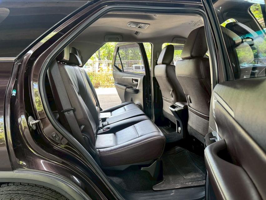 Toyota Fortuner 2.4 V 2WD AT ปี 2016 17
