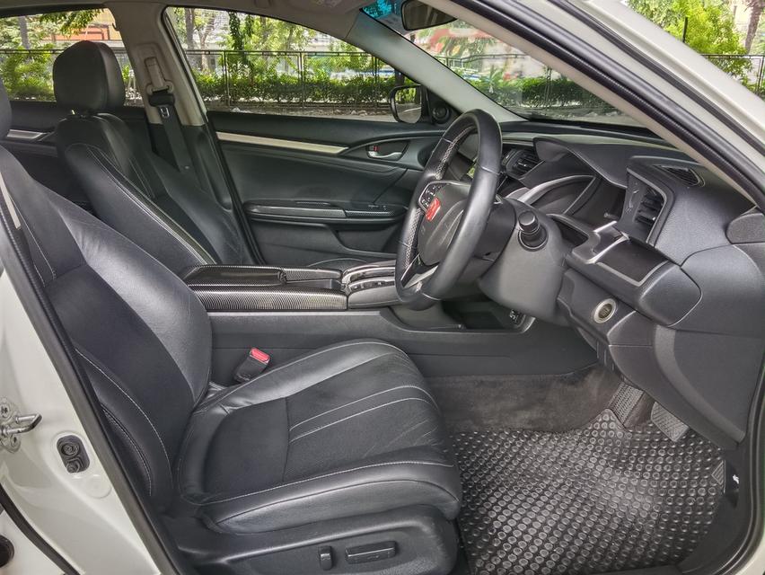 Honda Civic FC 1.8EL 2018 10