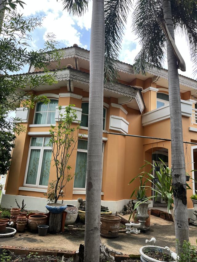 บ้านพร้อมที่ดิน 330 ตรว. แปลงใหญ่หายากในหมู่บ้านธัญธานี โฮม ออนกรีน ติดสนามกอล์ฟ เหมาะกับครอบครัวใหญ่ทำพู หรือสายเรนโนเวททำกำไร 17.9 ล้านบาท รา 5