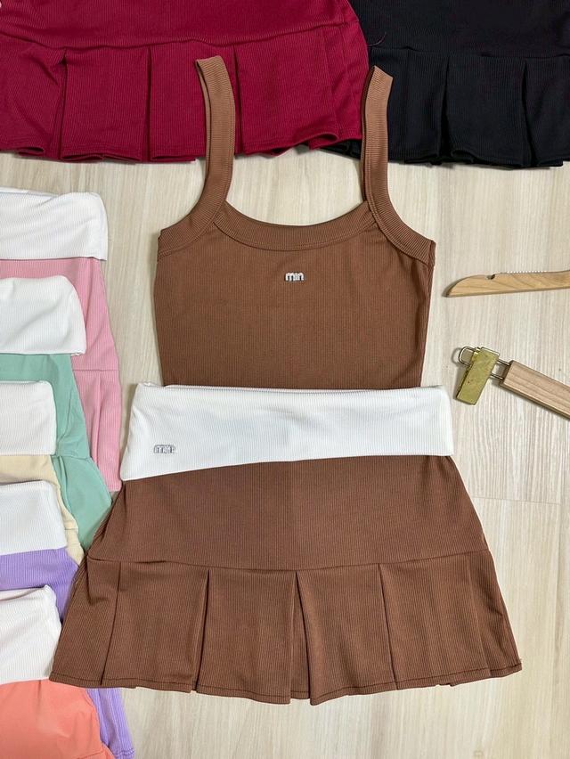 งานเสื้อครอปติดอะไหล่เพชร + กระโปรงทรงสวยงานติดอะไหล่เพชร มีซับใน 