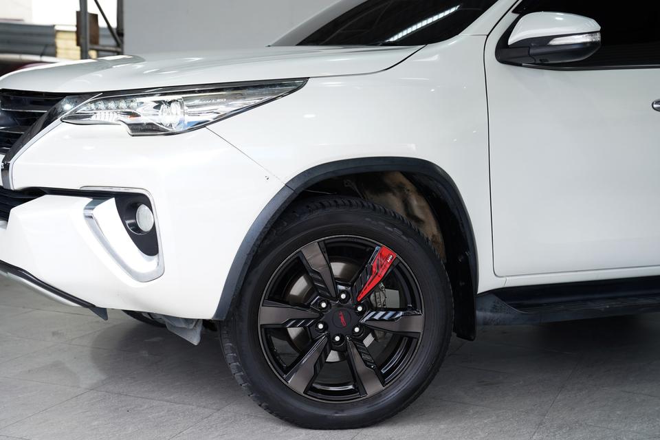 TOYOTA FORTUNER 2.8 V AT/4WD ปี2015 จด2017 สีขาว 2