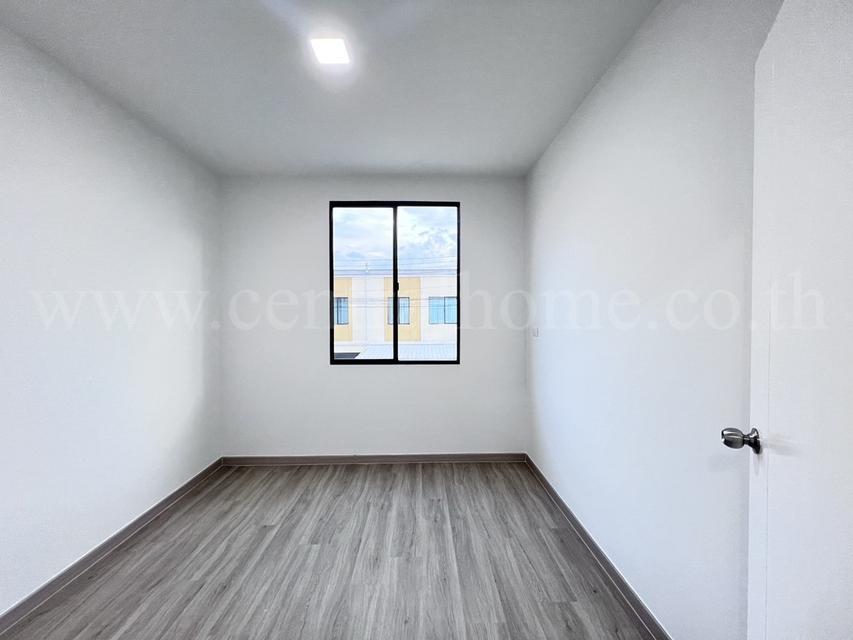 ทาวน์เฮ้าส์ เดอะคอนเนค 55 กรุงเทพ - ปทุมธานี 2 บ้านสวย พร้อมอยู่ 10