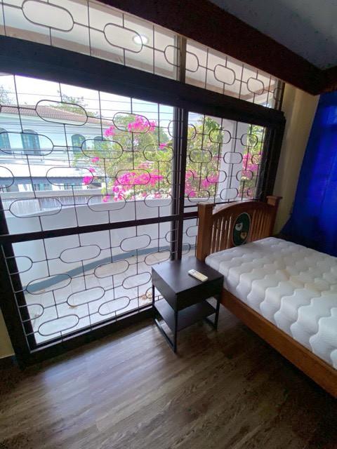 ให้เช่าบ้านเดี่ยว 2 ชั้น เนื้อที่ 90 ตร.วา ซอยรามคำแหง 21 ใกล้ทาว์อินทาว์ พร้อมเฟอร์นิเจอร์ เดินทางสะดวกไปเอกมัย ทองหล่อ ใกล้ทางด่วนมอเตอร์เวย์ 4