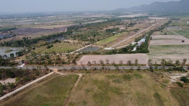 ขายที่ดิน 523 ไร่ ติดถนนหลวง ถนนใหญ่ กว้าง 12 เมตร ราดยาง(หมายเลข3472)  เส้นอู่ทอง-กาญจนบุรี อ.เลาขวัญ จ.กาญจนบุรี 2