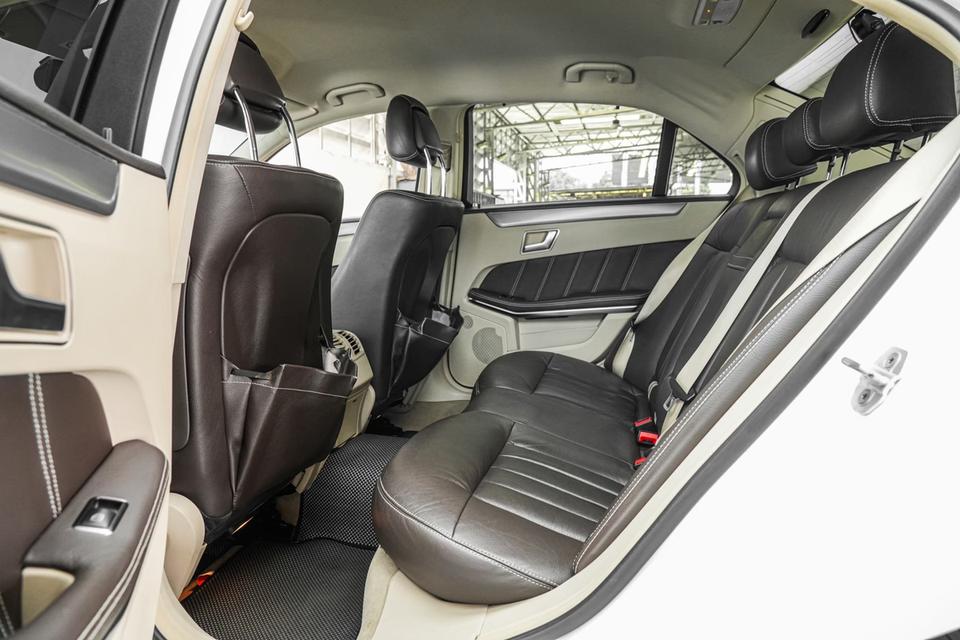 2013 Mercedes-Benz E300 2.1 W212 BLUETEC HYBRID Sedan สีขาว เครื่องดีเซล+ไฟฟ้า เลขไมล์ 88378 กม. 18