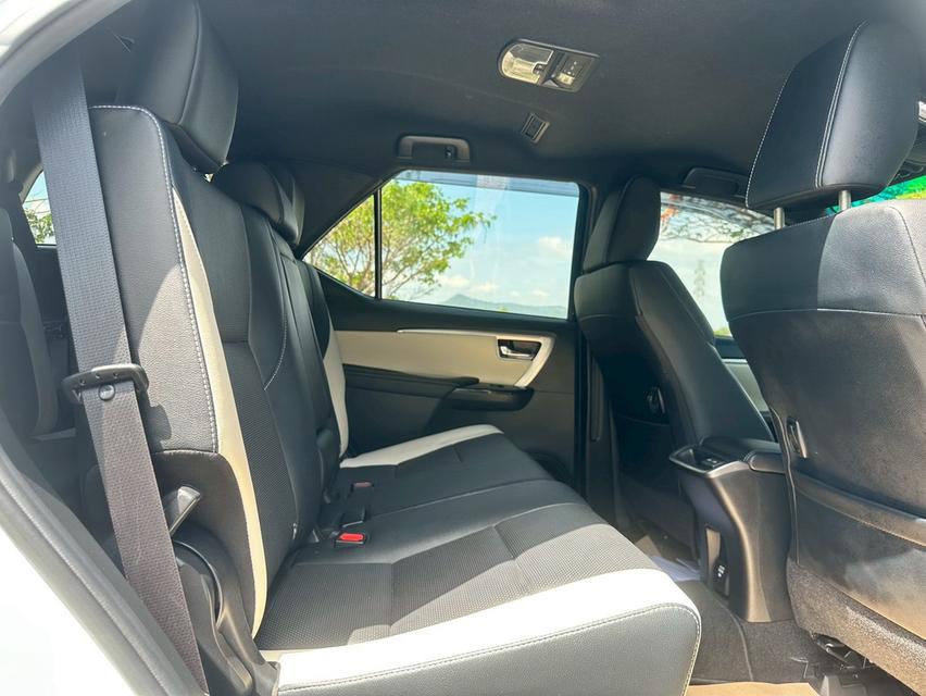 Toyota Fortuner Legenger 2.8 4wd ปี23 รูปที่ 11
