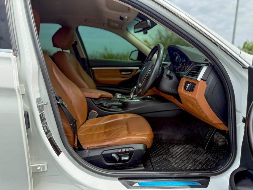 BMW 320d Luxury ปี 2015 สีขาว สวยสภาพดี 12